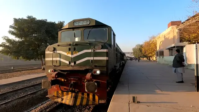 Peshawar to karachi train awam express